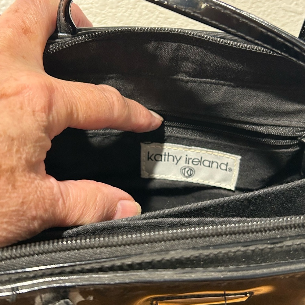 Vintage Kathy Ireland Glossy Black Crossbody Bag - Picture 8 of 12